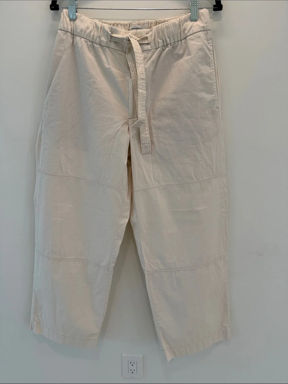 Banana Republic straight leg transition cream pants size medium